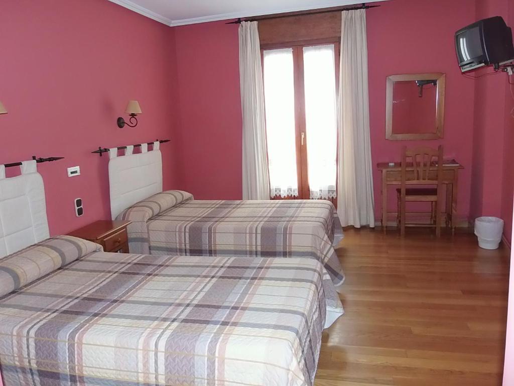 Hostal-Restaurante San Antolin トルデシリャス エクステリア 写真